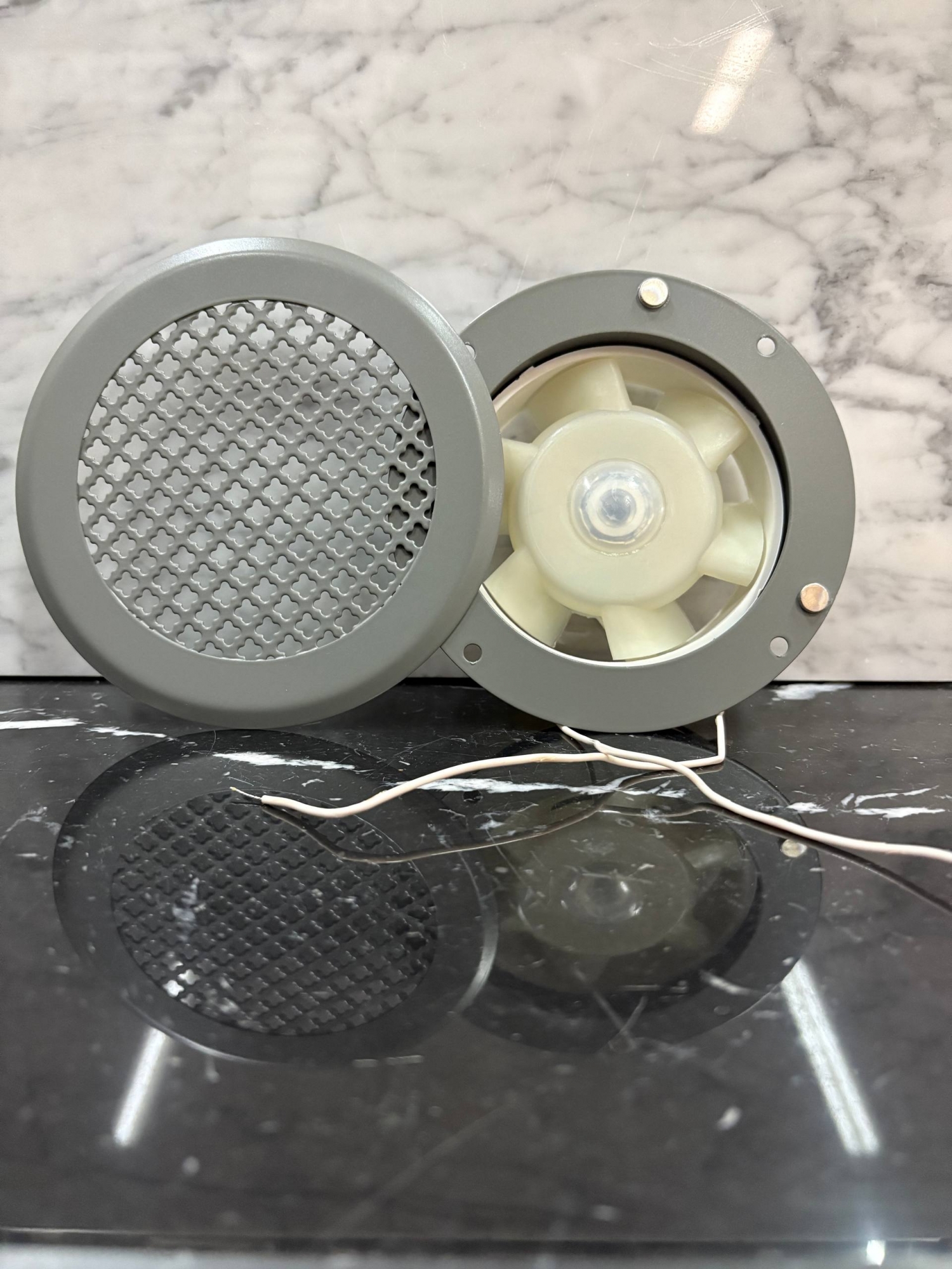 Диффузор на магнитах с вентилятором ТД100 серый орнамент фигурный 100 мм